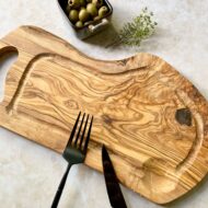 Steakbrett mit Saftrille und Griff aus Olivenholz – Bild 2